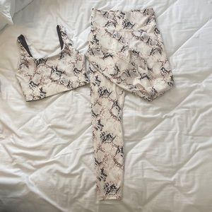 Fabletics Kate Hutson edit snake skin set. Leggings and top. Ultra cool